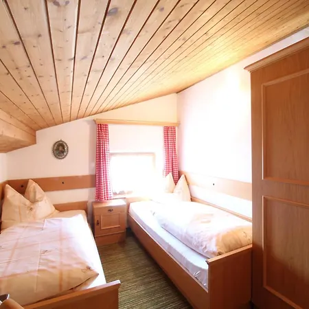 Apartment Spacious Near Area In
