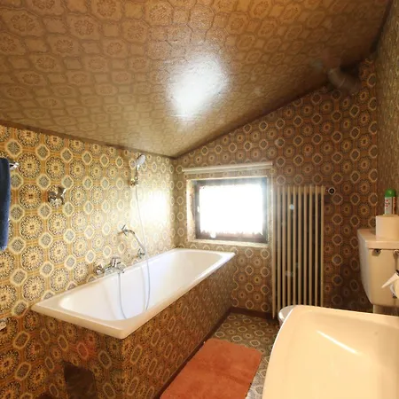 Spacious Near Area In Apartment