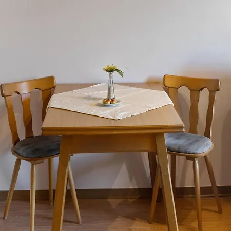 Apartment Spacious Near Area In