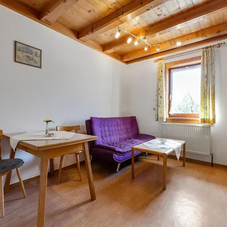 Spacious Near Area In Apartment
