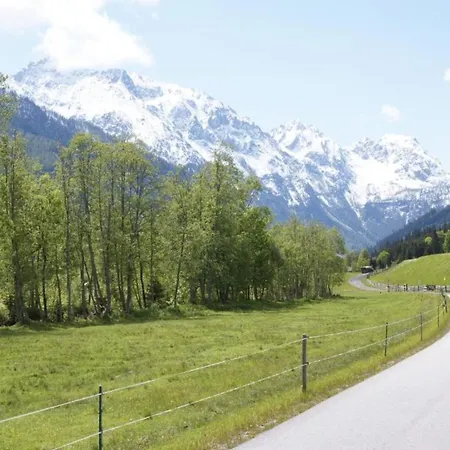 Spacious Near Area In Apartmán