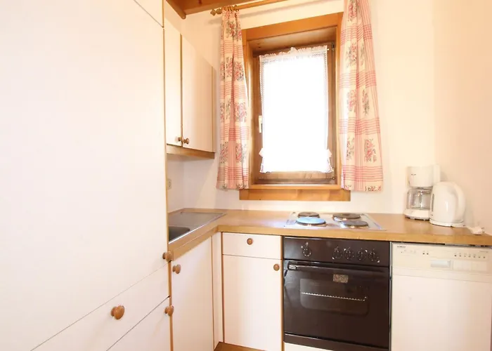 Spacious Near Area In شقة *