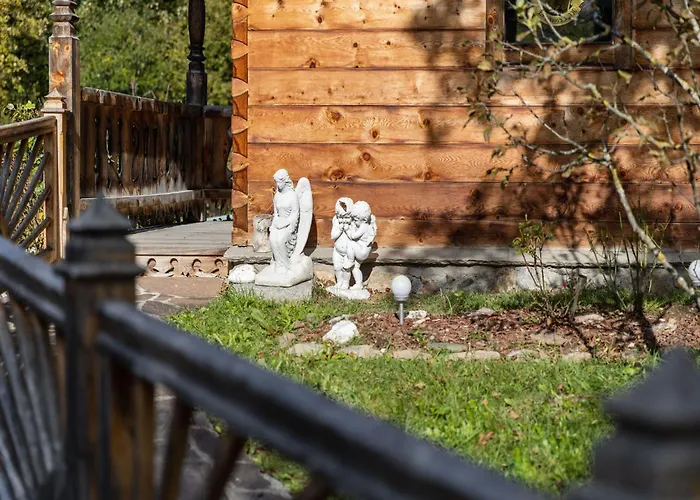 Spacious Near Area In شقة