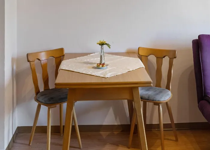 Spacious Near Area In *