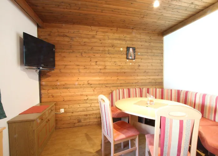 Spacious Near Area In شقة *