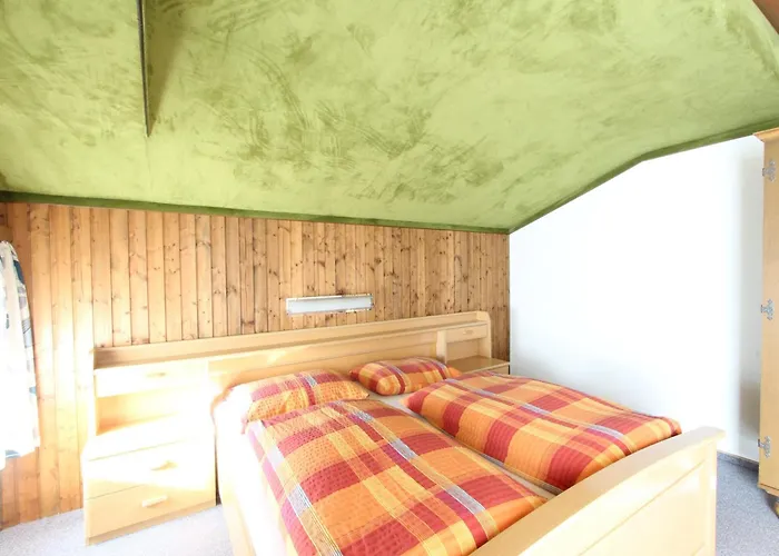 Spacious Near Area In *