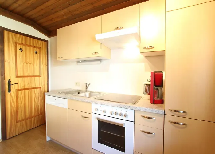 Spacious Near Area In *