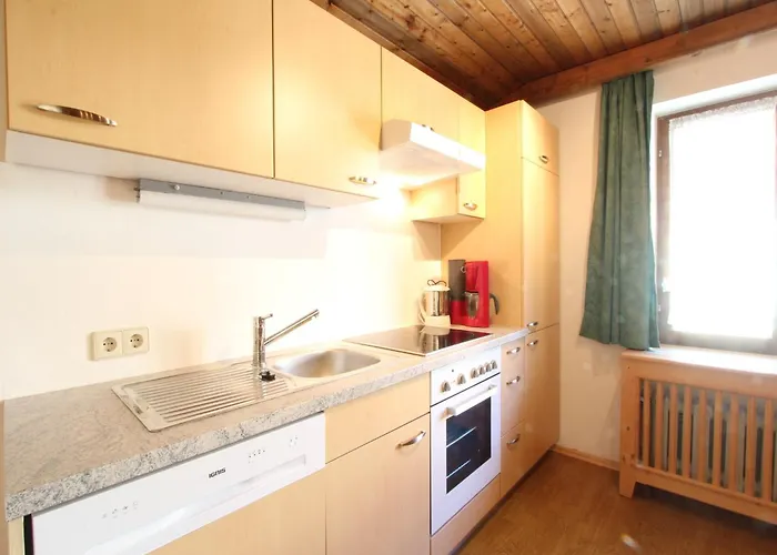 Spacious Near Area In ميترسل