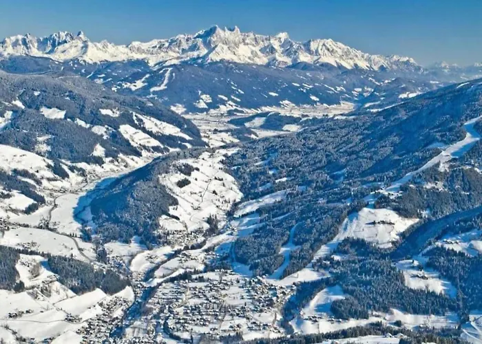 Spacious Near Area In شقة *