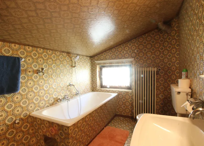 Spacious Near Area In شقة *